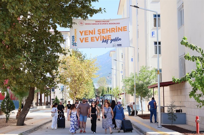 DENİZLİ’DE YURTLARDA KAYIT HEYECANI YAŞANIYOR