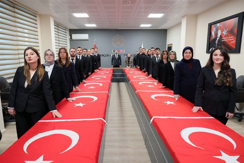 GENÇLİK VE SPOR’DA SÖZLEŞMELİLER YEMİN EDEREK KADROYA GEÇTİ
