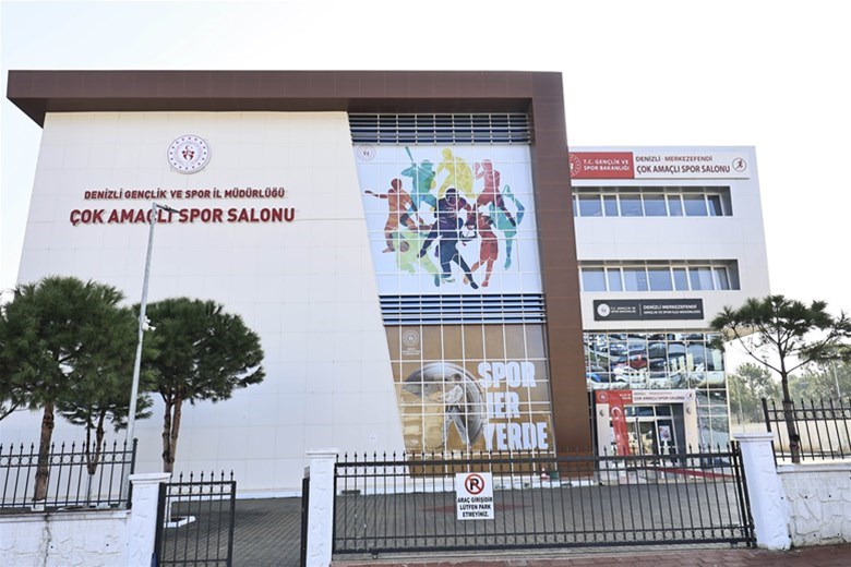 ÇOK AMAÇLI SPOR SALONU YENİDEN SPORCULARIN HİZMETİNDE