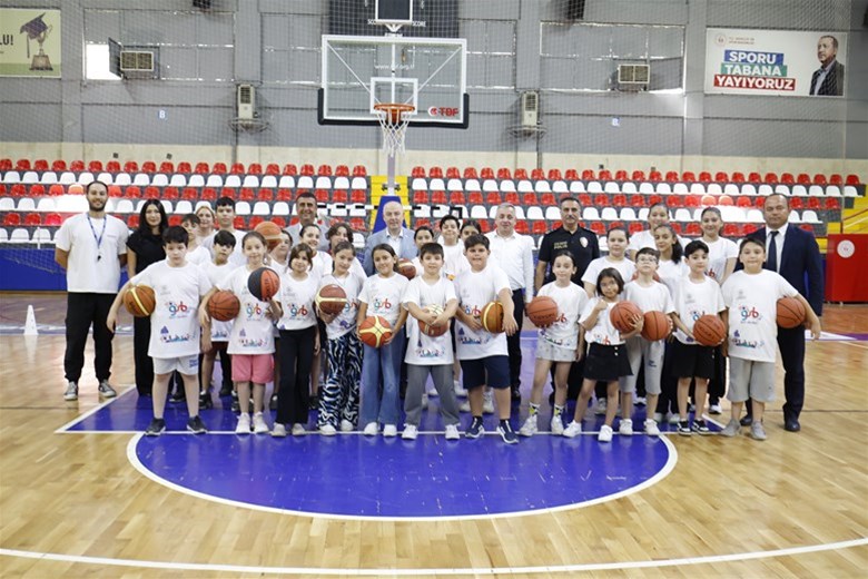 GENÇLİK SPOR KURSLARINA VALİ MORALİ