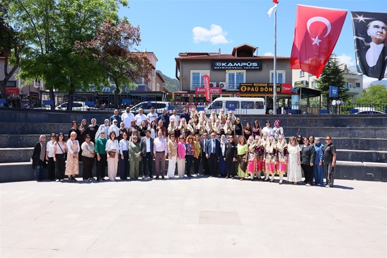 YURT ÖĞRENCİLERİNDEN RESİM VE EL SANATLARI SERGİSİ