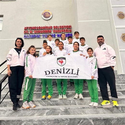 DENİZLİLİ YÜZMECİLER AFYON'DAN ZAFERLE DÖNDÜ