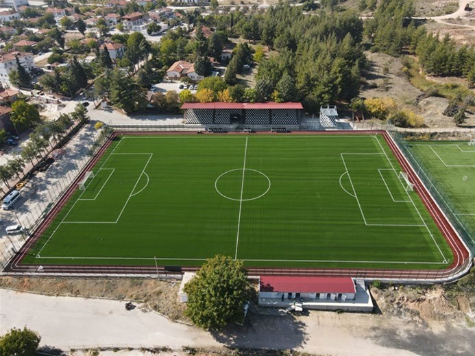 ÇAL’A GENÇLİK SPOR’DAN MODERN FUTBOL SAHASI