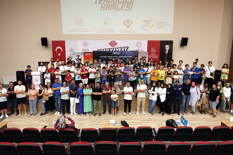 DENEYAP TEKNOLOJİ ATÖLYESİ’NDE PROJE ŞENLİĞİ YAPILDI