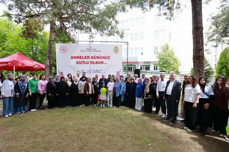 GENÇLİK VE SPOR’DAN ŞEHİT ANNELERİYLE ANNELER GÜNÜ BULUŞMASI