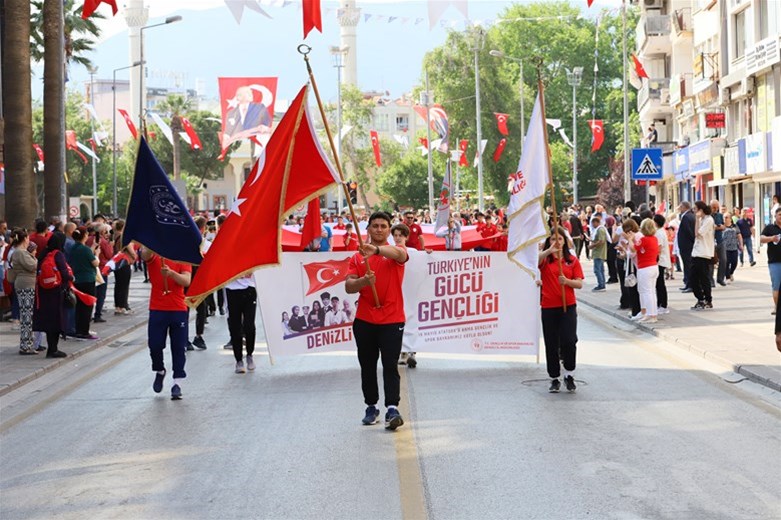 19 MAYIS DENİZLİ’DE COŞKUYLA KUTLANDI