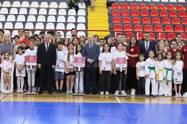 DENİZLİ’DE GSB SPOR OKULLARI COŞKULU TÖRENLE AÇILDI