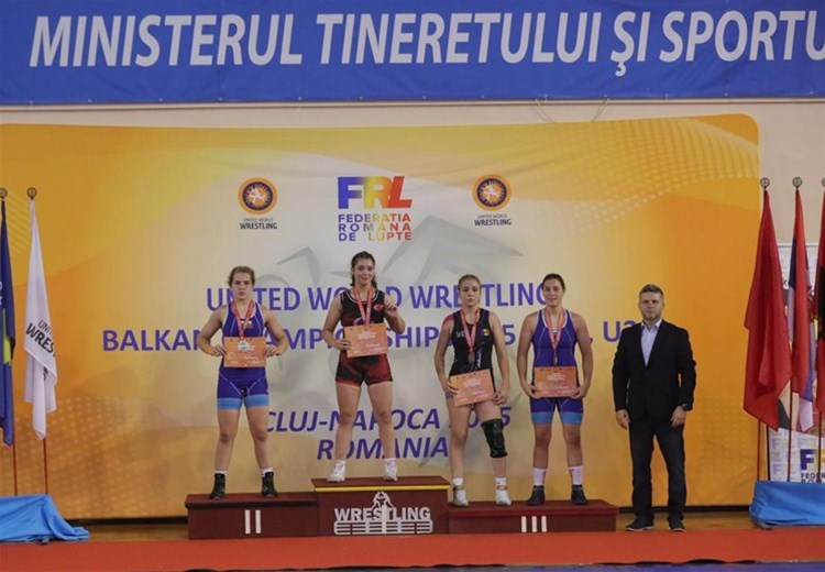 DENİZLİLİ GÜREŞÇİLER BALKANLARI FETHETTİ
