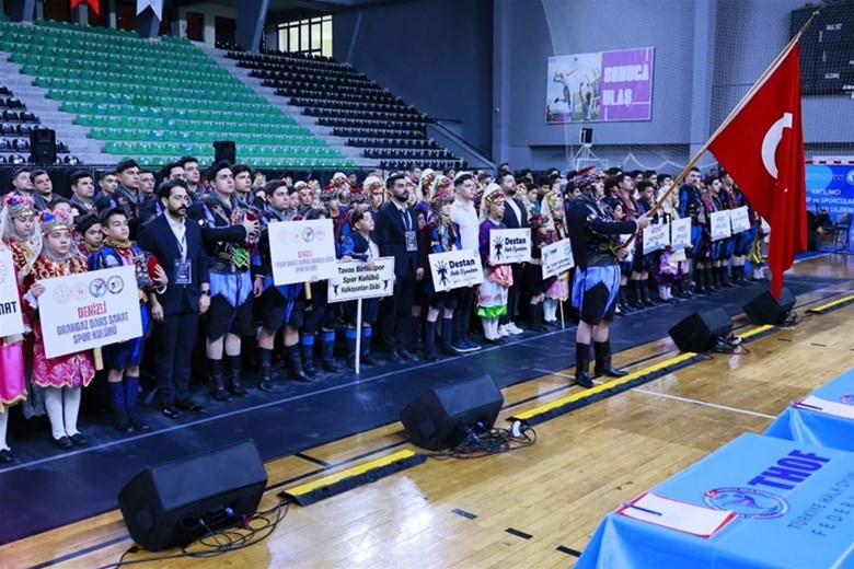 HALK OYUNLARI ŞÖLENİ İZLEYENLERİ MEST ETTİ